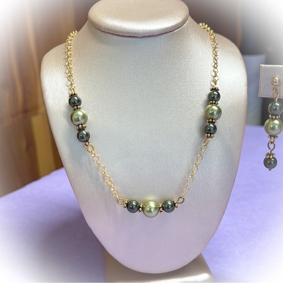 💕Handmade Pearl Necklace & Earrings Set💕 - Picture 2 of 4